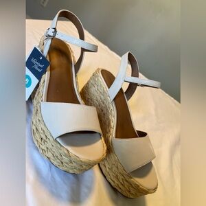 Universal Thread White Alisha platform heels, Size 8